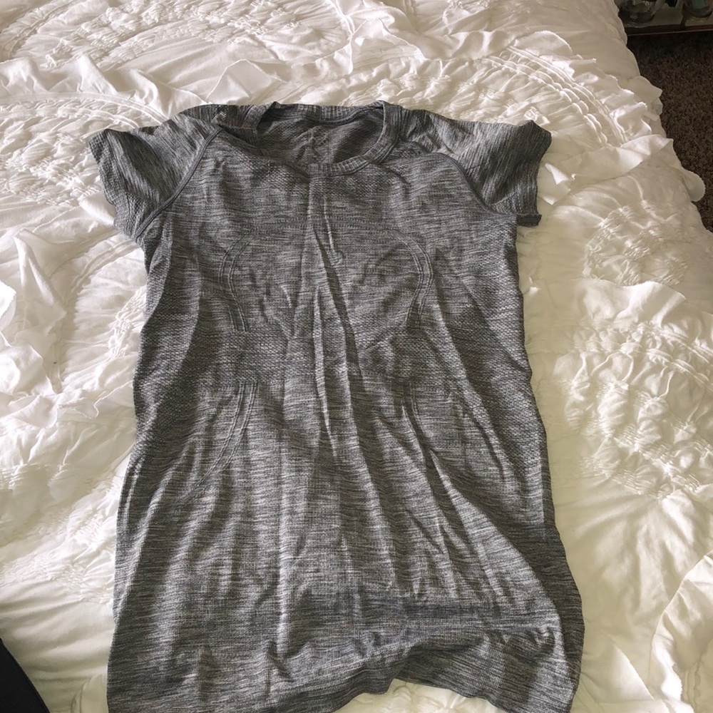 Swiftly tech short sleeve size 6 gray color